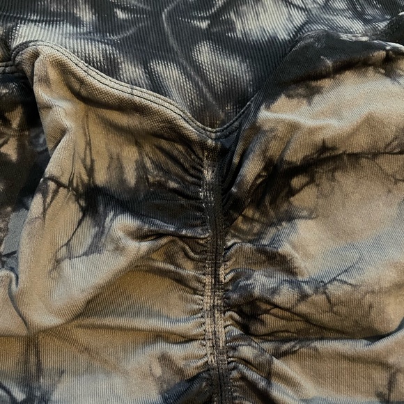 Tie-dye scrunch butt leggings - Picture 3 of 3